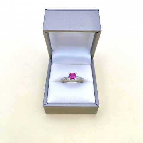 18ct. White Gold Tourmaline and Diamond set ring.