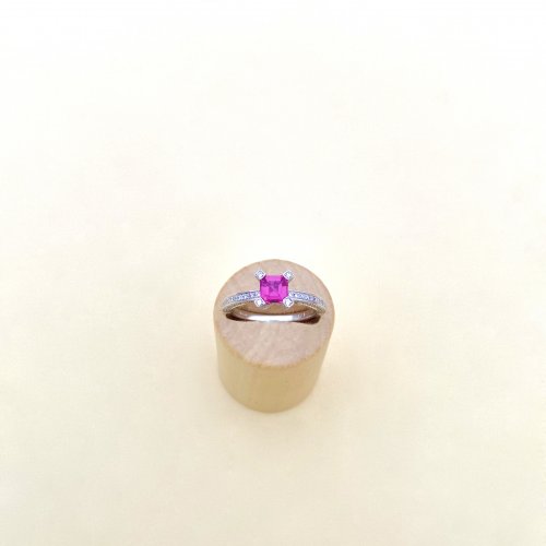 18ct. White Gold Tourmaline and Diamond set ring.