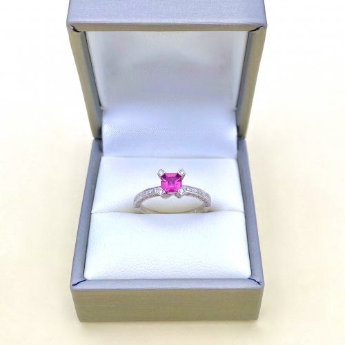 18ct. White Gold Tourmaline and Diamond set ring.