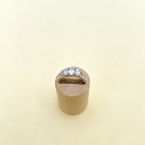 14ct. White Gold 3-Stone Diamond Ring.