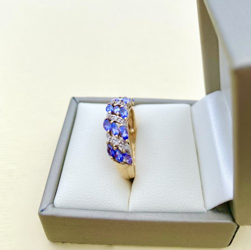 9ct. Gold Tanzanite &amp; Diamond Ring.