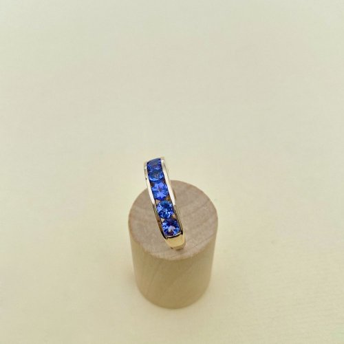 9ct. Gold Ring / Purple Gemstones.