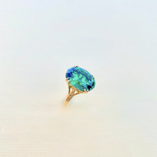 9ct. Solid Gold Ring with Vibrant Green  Faceted Stone.
