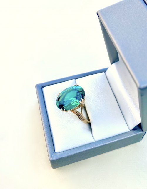 9ct. Solid Gold Ring with Vibrant Green  Faceted Stone.
