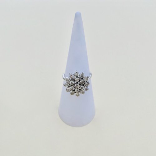 18ct. White Gold Diamond Circular Ring.