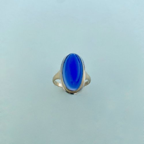 9ct. Solid Gold Oval Chalcedony Ring.