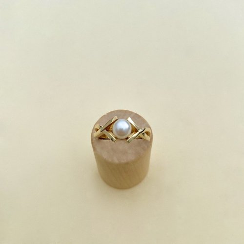 9ct. Gold Cultured Pearl Ring.  SOLD.