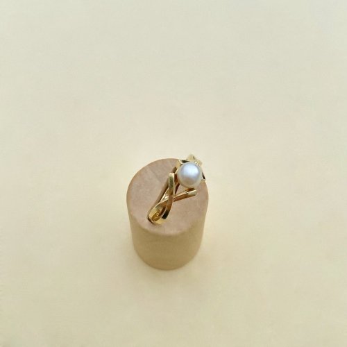 9ct. Gold Cultured Pearl Ring.  SOLD.