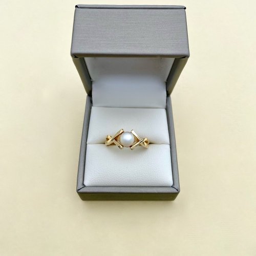 9ct. Gold Cultured Pearl Ring.  SOLD.