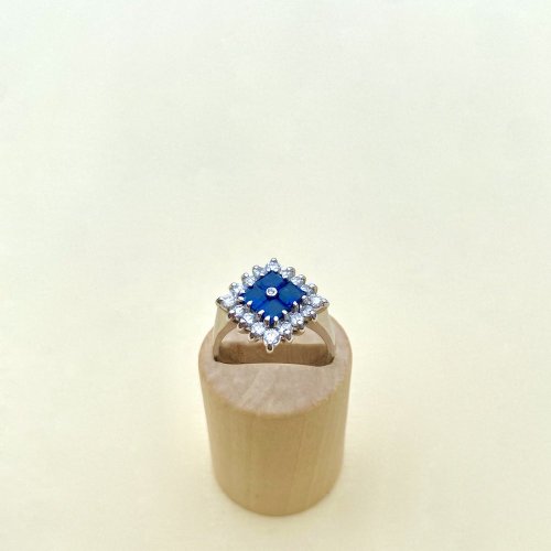 18ct. Sapphire &amp; Diamond Set Cluster Ring. 