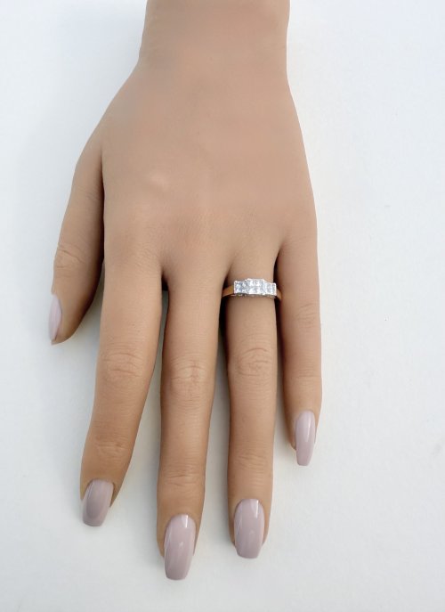 18ct. Gold Diamond Ring. DISCOUNTED.