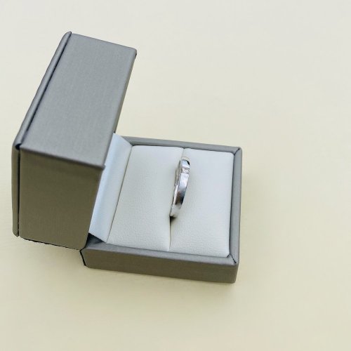 18ct. White Gold Channel Set Single Diamond Ring.