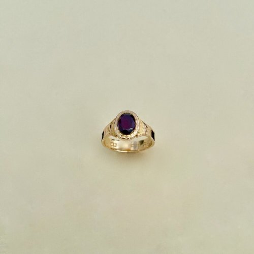 Hallmarked 18ct. Amethyst Mourning Ring.