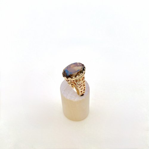Vintage 9ct. Gold Quartz Ring.