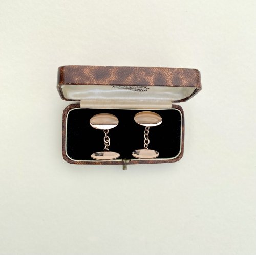 9ct. gold oval cufflinks.
