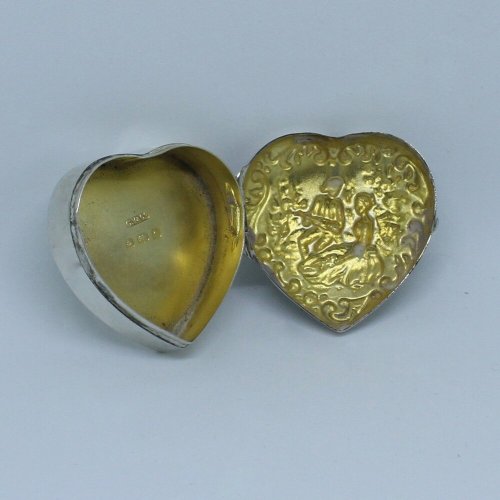 Edwardian sterling silver pill box.