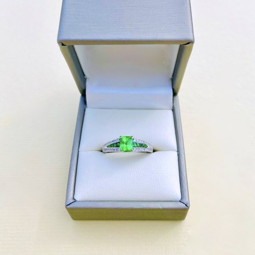 18ct. Gold Tsavorite & Diamond Ring.