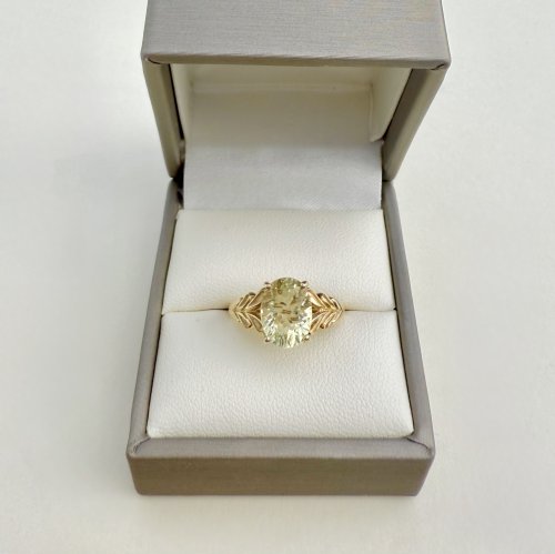 9ct. Gold Citrine Set Ring / Acanthus Foliage Design. 