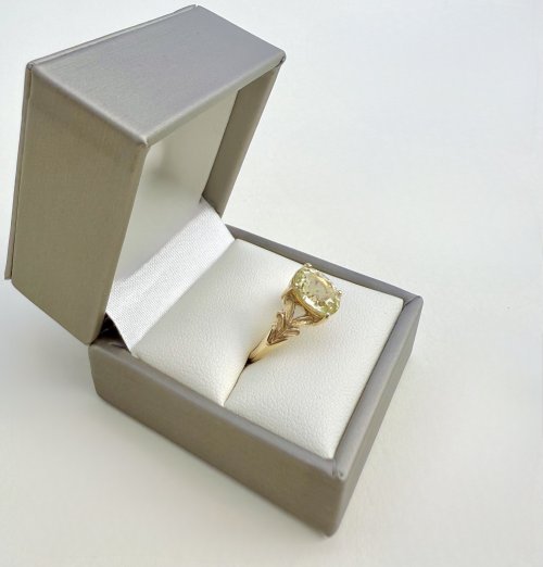 9ct. Gold Citrine Set Ring / Acanthus Foliage Design. 