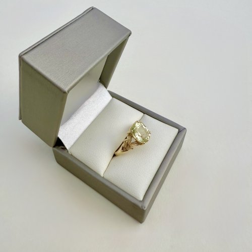 9ct. Gold Citrine Set Ring / Acanthus Foliage Design. 