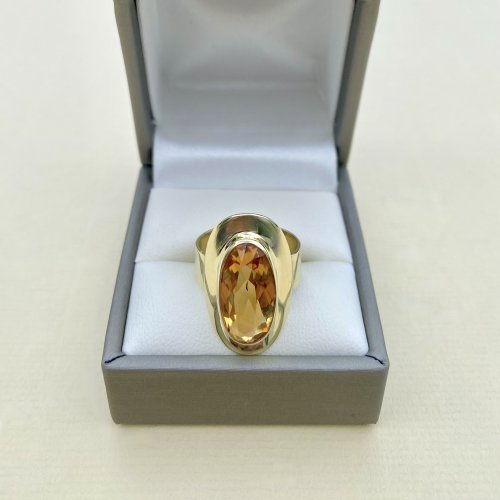 14ct. Gold Oval Citrine Statement Ring. 