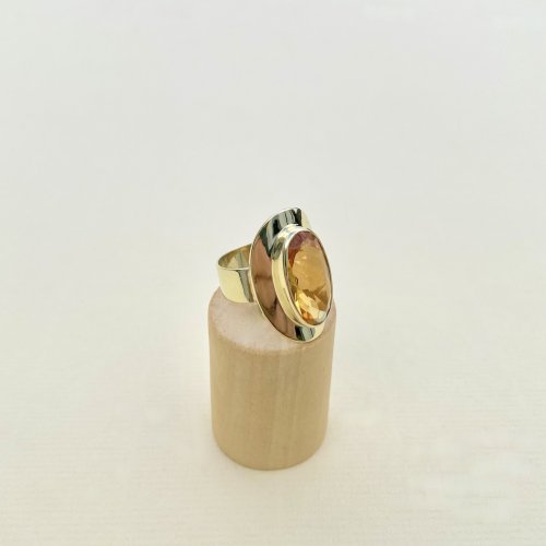 14ct. Gold Oval Citrine Statement Ring. 