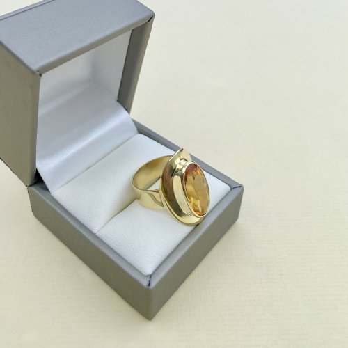 14ct. Gold Oval Citrine Statement Ring. 
