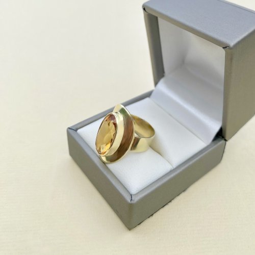 14ct. Gold Oval Citrine Statement Ring. 