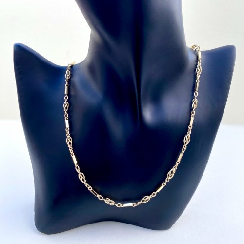 9ct. Gold Chain with Baton &amp; Twist Links. 46 cms. / 18.&quot;
