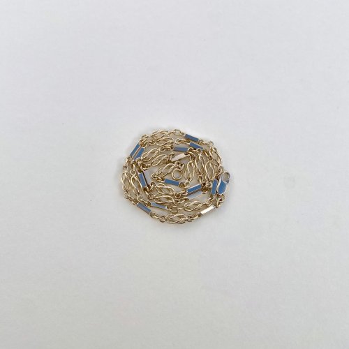 9ct. Gold Chain with Baton &amp; Twist Links. 46 cms. / 18.&quot;