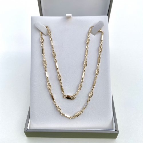 9ct. Gold Chain with Baton &amp; Twist Links. 46 cms. / 18.&quot;