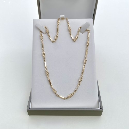 9ct. Gold Chain with Baton &amp; Twist Links. 46 cms. / 18.&quot;