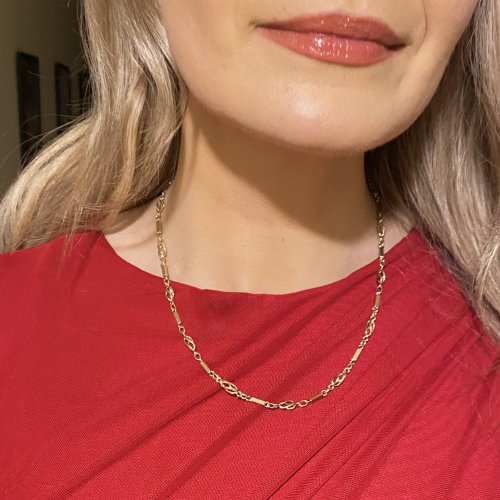 9ct. Gold Chain with Baton &amp; Twist Links. 46 cms. / 18.&quot;