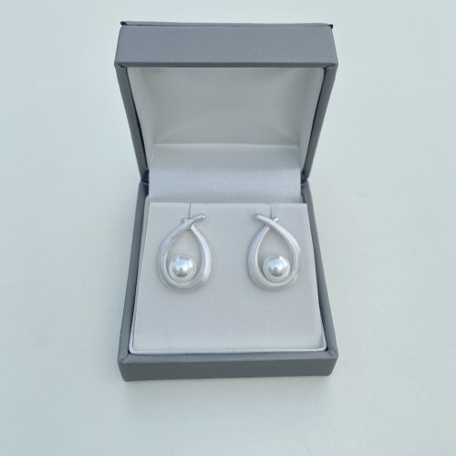 Silver Oval Earrings with Pearl to Centre.