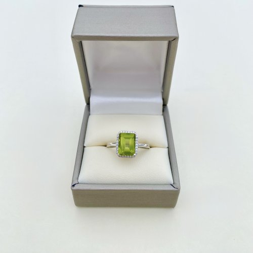 9ct. White Gold Peridot &amp; Diamond Ring. NEW IN STOCK.