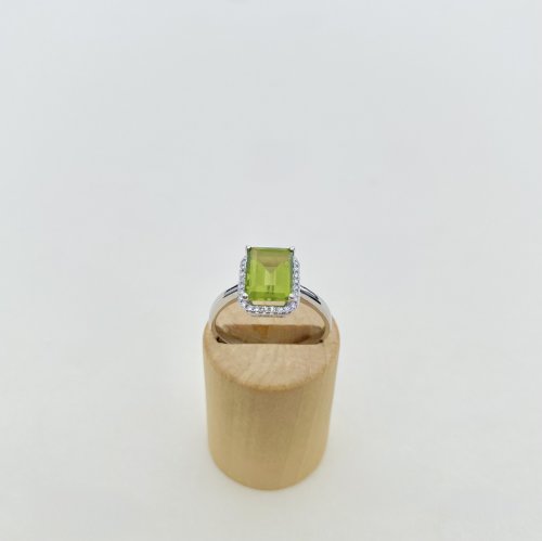 9ct. White Gold Peridot &amp; Diamond Ring. NEW IN STOCK.