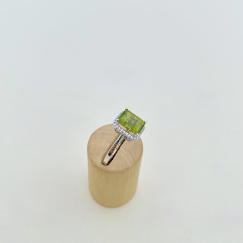 9ct. White Gold Peridot &amp; Diamond Ring. NEW IN STOCK.