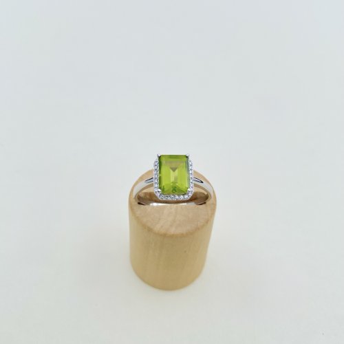 9ct. White Gold Peridot &amp; Diamond Ring. NEW IN STOCK.