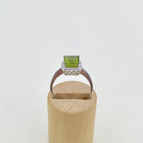 9ct. White Gold Peridot &amp; Diamond Ring. NEW IN STOCK.