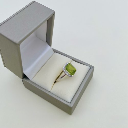 9ct. White Gold Peridot &amp; Diamond Ring. NEW IN STOCK.