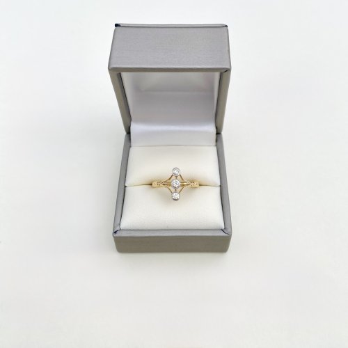 18ct. Gold &amp; Platinum Vertical 3-Stone Diamond Ring. NEW IN STOCK.