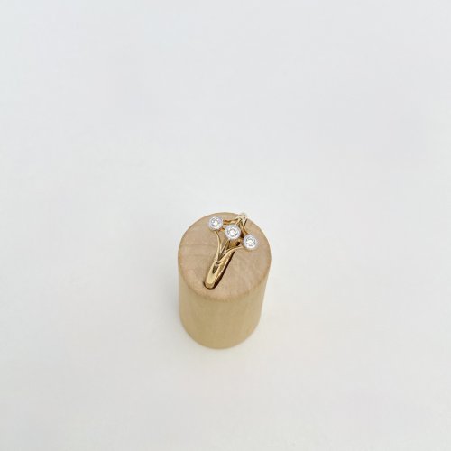 18ct. Gold &amp; Platinum Vertical 3-Stone Diamond Ring. NEW IN STOCK.