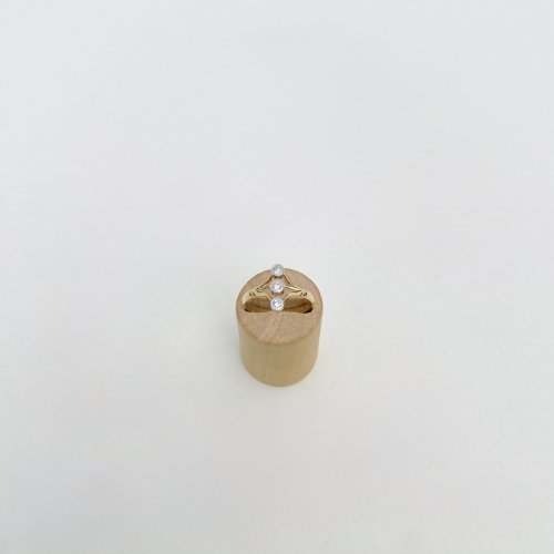 18ct. Gold &amp; Platinum Vertical 3-Stone Diamond Ring. NEW IN STOCK.