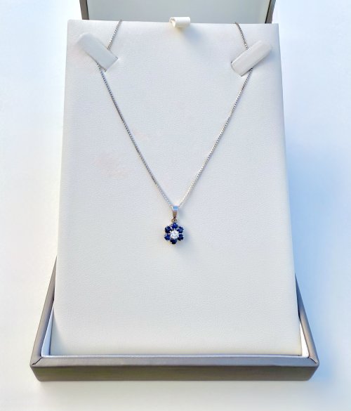 18ct. White Gold Sapphire &amp; Diamond Floral Design Pendant. NEW STOCK.