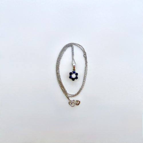 18ct. White Gold Sapphire &amp; Diamond Floral Design Pendant. 