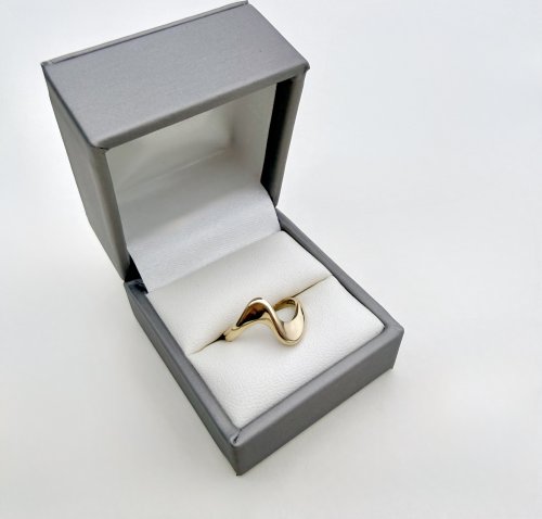 9ct. Gold Ring - Contemporary Abstract Design. NEW STOCK.
