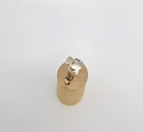 Hallmarked 9ct. Yellow Gold Claddagh Ring.
