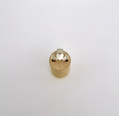 Hallmarked 9ct. Yellow Gold Claddagh Ring.