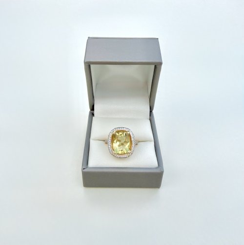 18ct. Yellow Gold Lemon Quartz &amp; Diamond Set Ring. NEW STOCK.