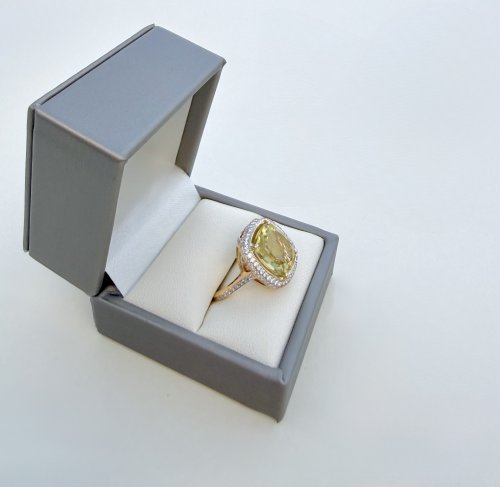 18ct. Yellow Gold Lemon Quartz &amp; Diamond Set Ring. NEW STOCK.